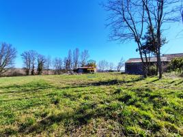 Maison en pierres � r�habiliter � la campagne
