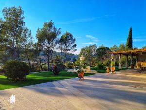 MAISON 186 M� A PROXIMITE DU VILLAGE 
