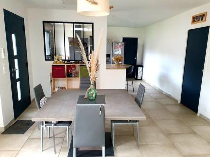 M�dis maison de 2020, 4 pi�ces, piscine

