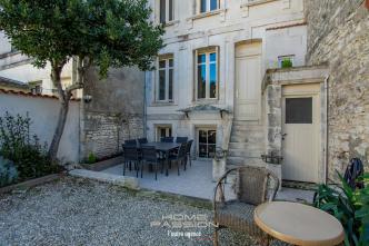 VILLA EN PIERRE AU COEUR DE PONTAILLAC
