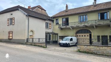 Ensemble immobilier constitu� de deux adresses avec atelier de 320 m�
