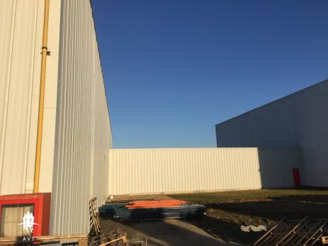 A vendre , secteur Bonnieres sur Seine , 78270 , batiments d 'entrepots et bureaux  ,  8050 m2 