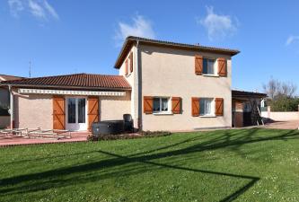 Gri�ges (01290) Villa 120 m2 4 chambres 67 m2 garage sur 900 m2 de terrain
