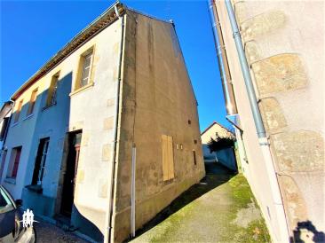 Maison semi mitoyenne � r�nover 
