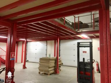 A vendre , Mantes la Jolie ( Yvelines )  batiment industriel et bureaux , 14 pi�ces  , surface 1430 