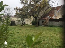 Maison ancienne avec d�pendances

