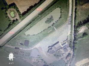 PROPRIETE 1500M� de BATIMENT, RESTAUROUTE, PARKING, JARDIN  ET ETANG
