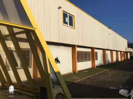 A vendre , Evreux ( Eure ) , batiment d' entrepot et de  bureaux , 1240m2 ,  terrain :  2600m2