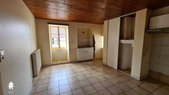 Appartement � r�nover � Frasnes le Chateau
