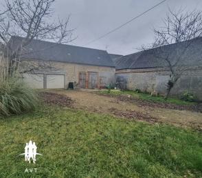 Ensemble immobilier compos� d'une maison de ville et d'une grange
