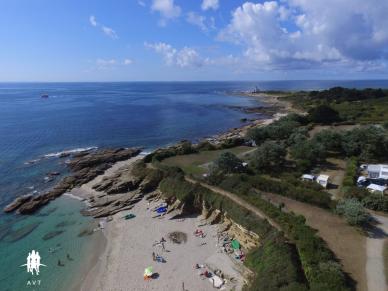 CAMPING SUR L'ILE DE GROIX  VUE ET ACCES PLAGE
