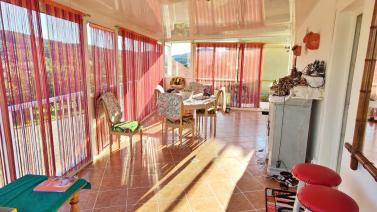 Maison dans domaine avec piscine
