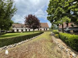 A vendre , Conches en Ouche ( Eure ) , maison 209 m2 hab . , 11p ,  4ch , terrain 2,9 hectares
