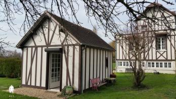 A vendre , Giverny ( Eure) , propri�t� 345 m2 habitables , 13 pi�ces , 7 chambres , terrain 1, 1 ha