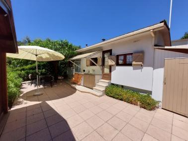 Mobil-home dans domaine avec piscine
