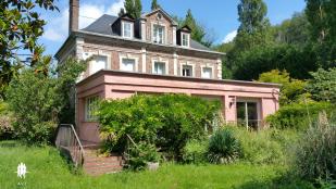 A vendre , Le neubourg ( Eure ) , manoir  224 m2  , 8 pi�ces  , 5 chambres , terrain 30300 m2
