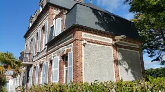A vendre ,  Breteuil -sur -Iton , d�pt Eure , chateau et sa d�pendance  , 486 m2 habitables , 16 pi�