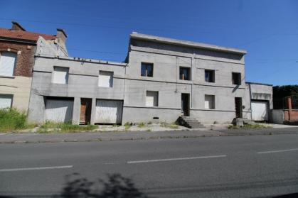 Lot de 3 maisons � terminer 
