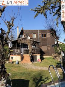 Chalet avec terrain et d�pendances.
