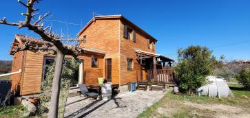 ESPRIT BOIS POUR CETTE CHARMANTE MAISON DE CAMPAGNE AU CARACTERE INTIMISTE SUR SON BEAU TERRAIN ARBO