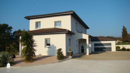 FLAYOSC : VILLA T6 CONTEMPORAINE
