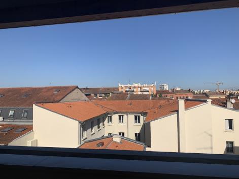 A vendre Toulouse/Chalets  : Beau T4 r�habilit� en dernier �tage avec terrasse/ patio /VISITABLE
