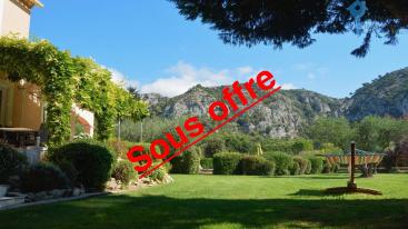 Dept (84) - � Vendre � Cheval Blanc - Belle propri�t� avec vue - annexe et piscine
