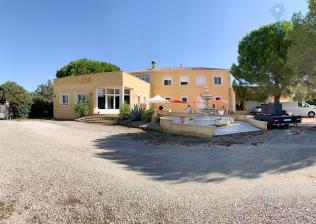 A vendre - Bouches-du-Rh�ne - Istres Local / Appartement T4

