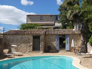 A Vendre GARD (30) - Maison de village avec piscine et d�pendances
