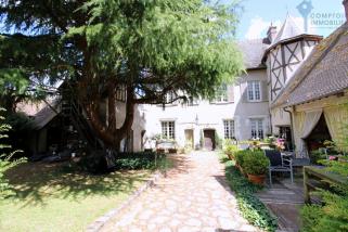 Dpt Eure (27) � vendre H�tel particulier des XIV et XV�me si�cles avec ses d�pendances 
