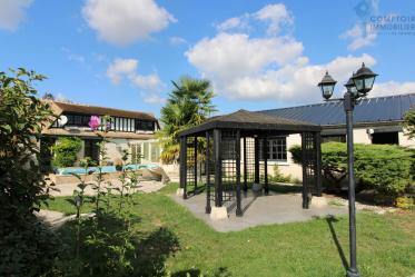 Dpt Eure (27) � vendre proche Pacy sur Eure maison P7 155 m2 sur terrain 996 m2 avec piscine
