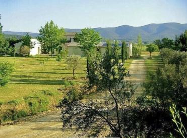 Dept Vaucluse (84), Lauris, Provence, Lourmarin, propri�t� 229m2 avec d�pendances sur un terrain agr