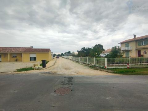 A vendre Villeneuve sur lot, lotissement de 7 parcelles viabilis�es LOT 7 790M2
