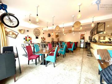 A vendre Aigues Vives Gard 30 Restaurant "murs et fonds" r�nov� en 2019 de 255 m2 avec ter