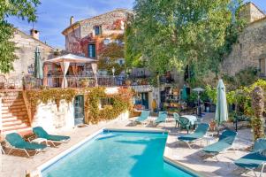 A Vendre GARD (30) - Propri�t� avec piscine au coeur d'un village en p�riph�rie d'Uz�s
