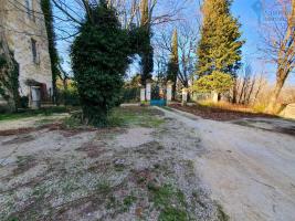 A vendre GARD (30) - Immense Corps de b�timent comprenant des plateaux � am�nager
