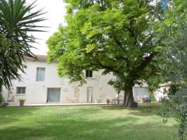 BOUCHES DU RH�NE(13) - A VENDRE BARBENTANE - MAS AUTHENTIQUE AU CALME - 11 pi�ces - proche toutes co