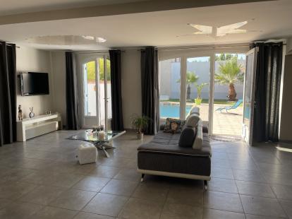 Dept Gard (30) A vendre sur Aigues-mortes tr�s belle maison avec garage et piscine
