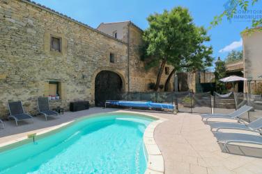 A Vendre GARD (30) - Grande propri�t� de charme avec piscine en p�riph�rie d'Uz�s

