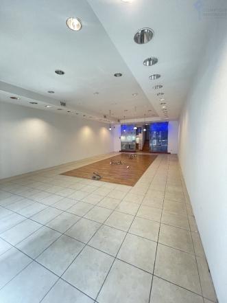 CASTELNAU LE LEZ CENTRE BAIL COMMERCIAL 140 M2 AVEC LOGEMENT ET 2 PARKING
