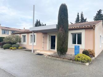 DPT BOUCHES DU RHONE (13) A vendre MAUSSANE LES ALPILLES local commercial �quip� 
