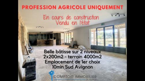 Bouches-du-Rh�ne (13) - A Vendre � 10 min au sud d'Avignon Murs 400m2 - diff�rents potentiels d