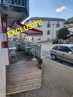 07 JAUJAC - Pizzeria sur la place du village - 40 m� avec terrasse
