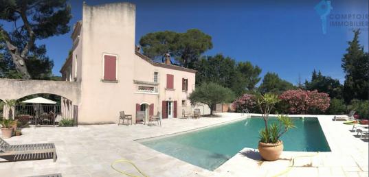 A Vendre GARD (30) - PROCHE AVIGNON, PONT DU GARD ET NIMES : Belle propri�t� avec piscine et terres 