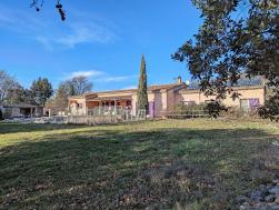 Dept (84) Saint Saturnin les Apt - Propri�t� avec maison et d�pendance sur un terrain de 6 000 m� av