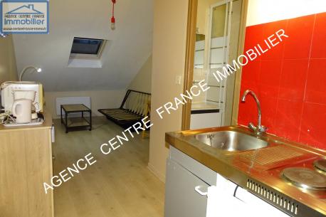 rdBOURGES. Appartement de 3 pi�ces divis� en T2 et T1 proche gare et commodit�s. Id�al investisseurs