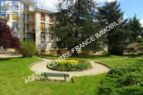 Appartement de 4 pi�ces en dernier �tage avec balcon et parking
