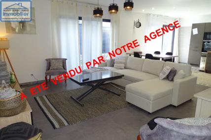 Quartier Diderot - A�roport. Maison de ville de 3 pi�ces refaite � neuf avec terrasse et stationneme