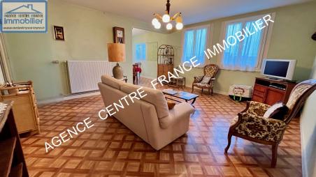 Appartement de 4/5 pices en tage avec ascenseur et garage proche commerces et au calme
