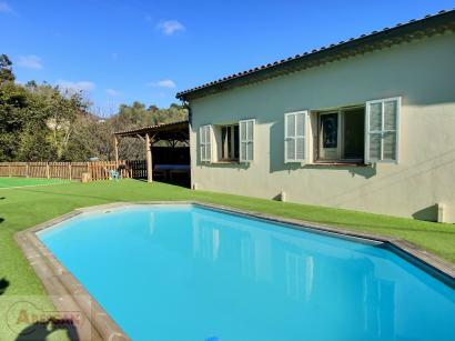  Oasis de S�r�nit� avec Piscine, Terrasses, et Potentiel d'Appartements ind�pendant !
